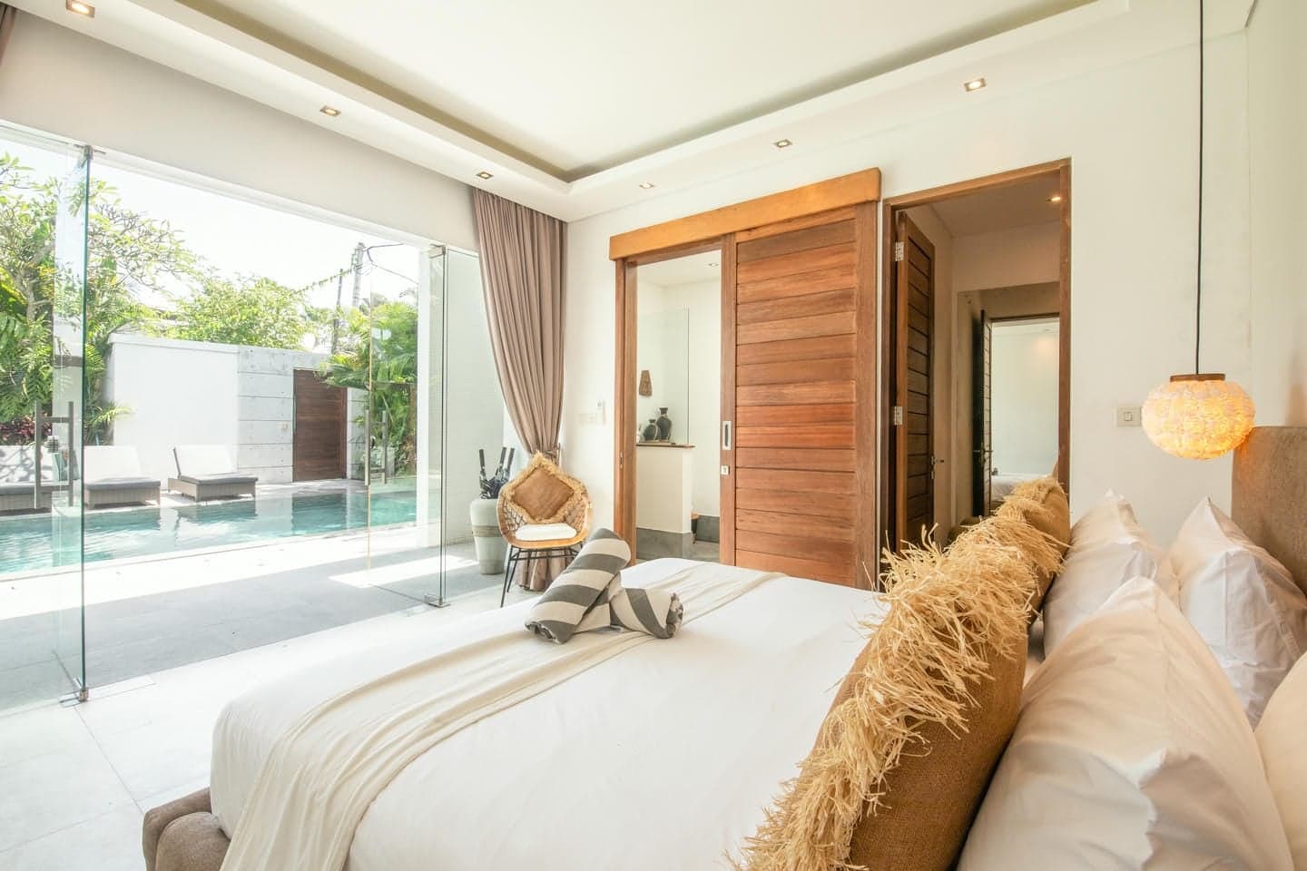 Villa Niko Dua — bedroom with sliding doors to the ensuite bathroom