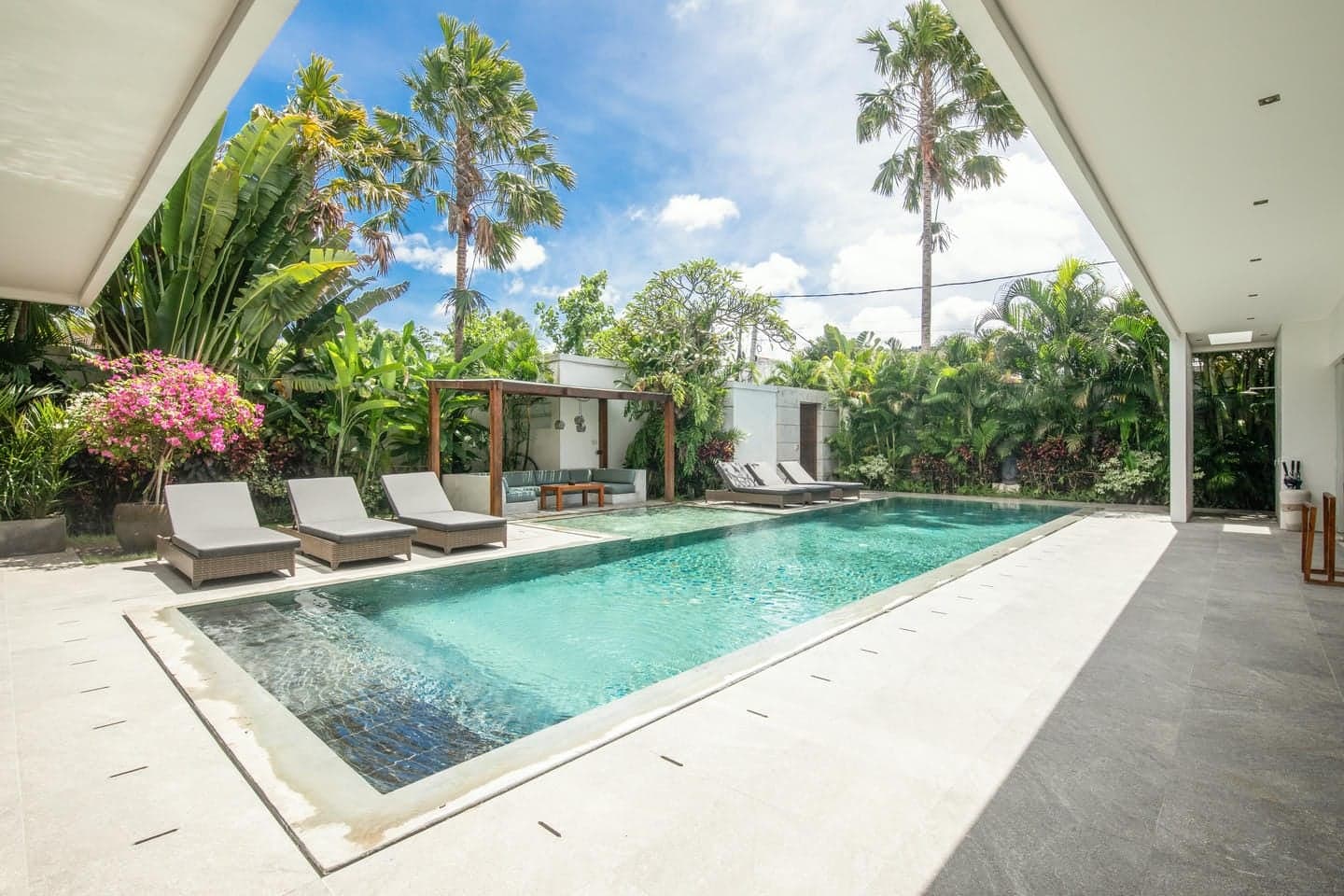 Villa Niko Dua — pool and tropical garden